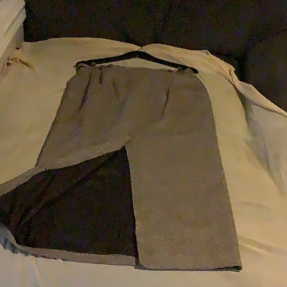 Wool skirt with split. - Picture 6 of 7